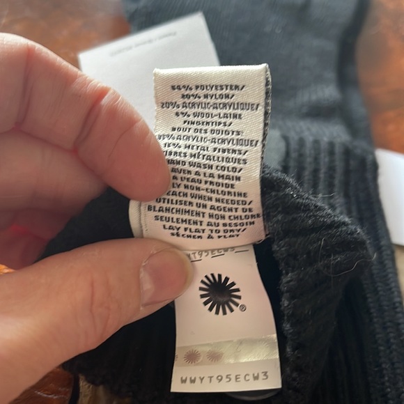 NWT UGG gloves one size - Picture 9 of 10